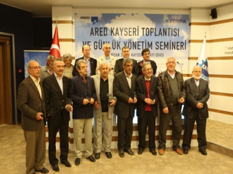 KAYSERİLİ USTALARA ONUR PLAKETİ VERİLEREK VEFA DUYGULARI PAYLAŞILDI